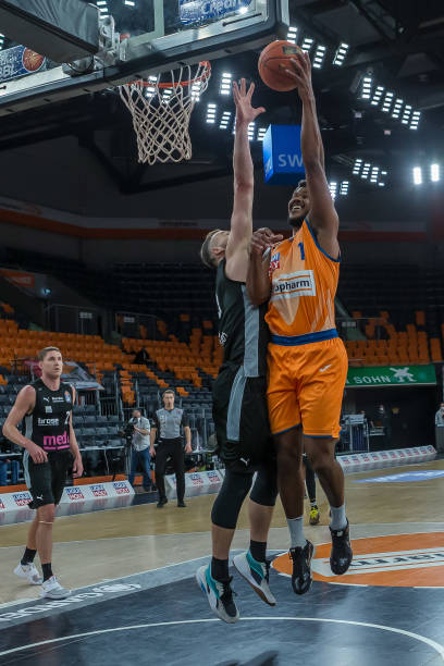 左右的控球 左右的控球